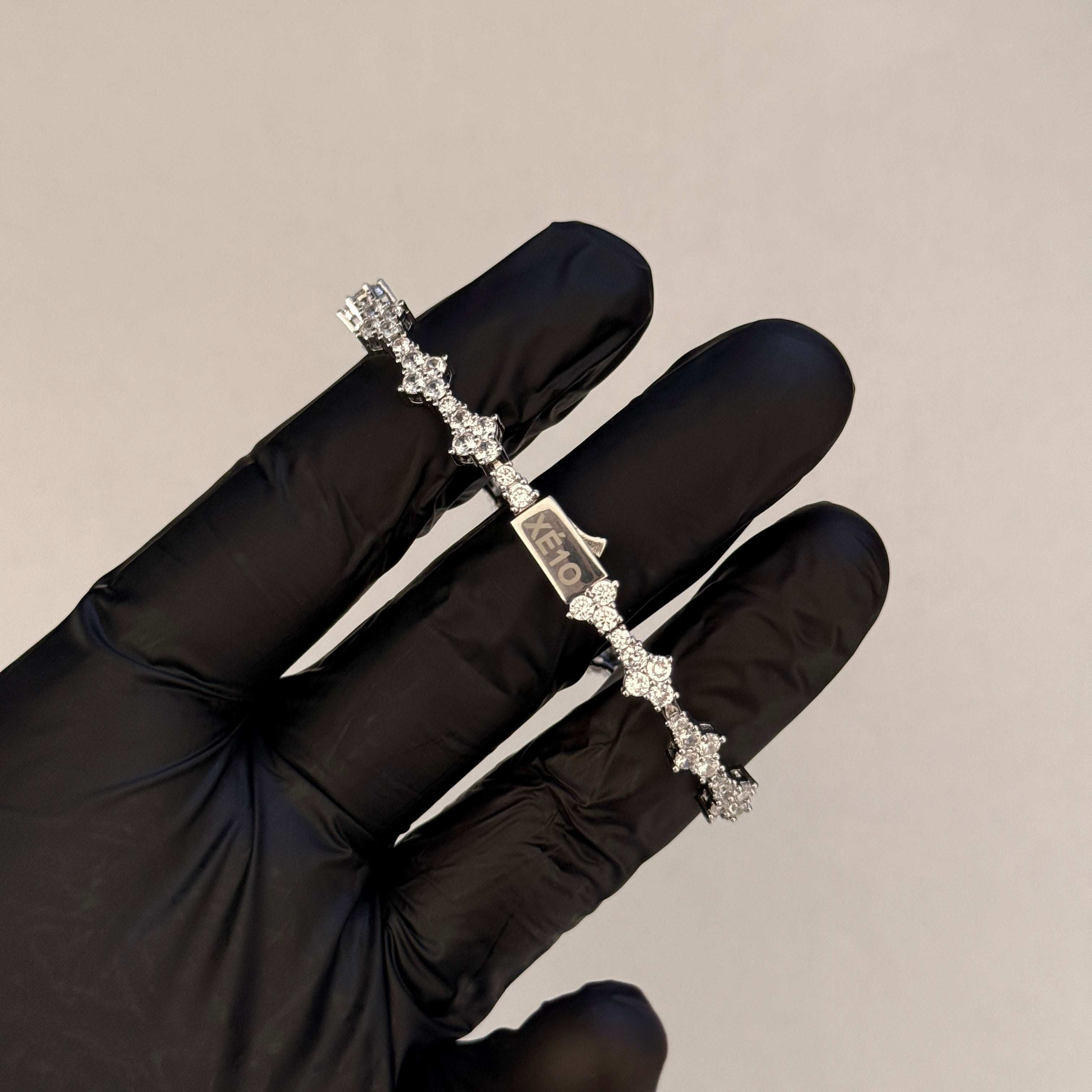 XÉ1O - Cross Bracelet