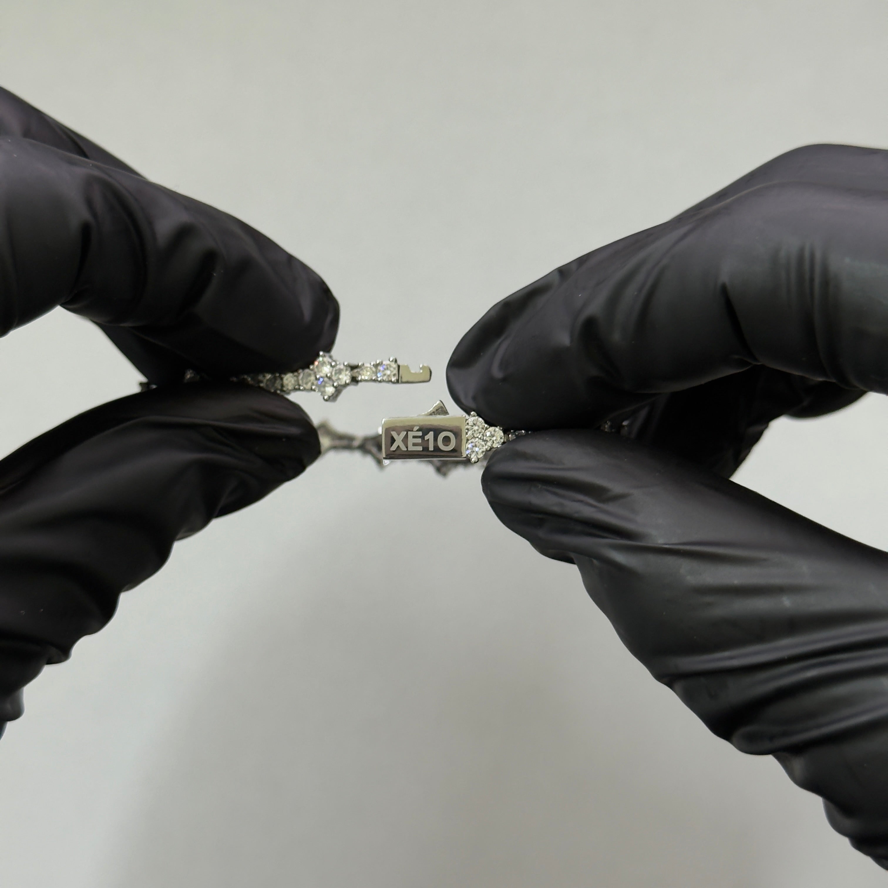 XÉ1O - Cross Bracelet